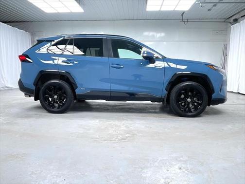 2022 Toyota RAV4 Hybrid SE