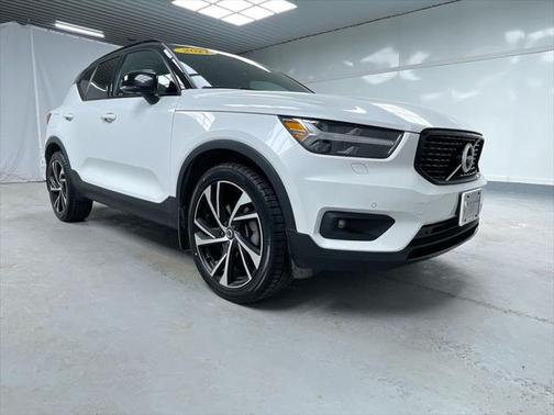 2021 Volvo XC40 T5 R-Design