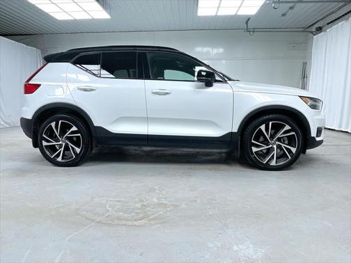 2021 Volvo XC40 T5 R-Design
