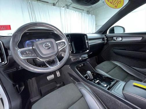 2021 Volvo XC40 T5 R-Design
