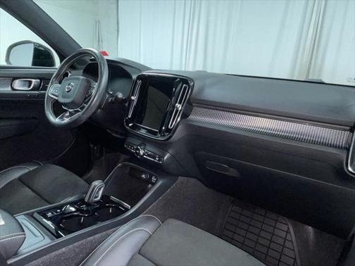 2021 Volvo XC40 T5 R-Design