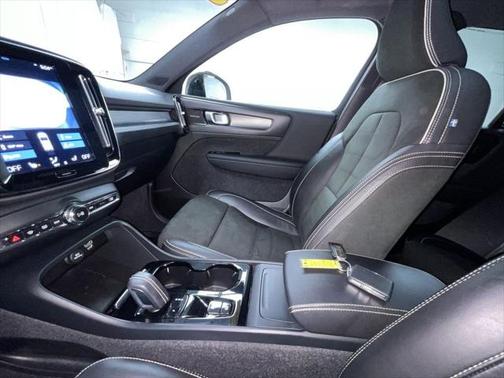 2021 Volvo XC40 T5 R-Design