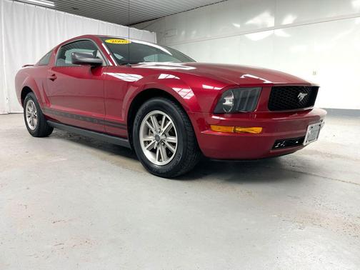 2005 Ford Mustang Deluxe