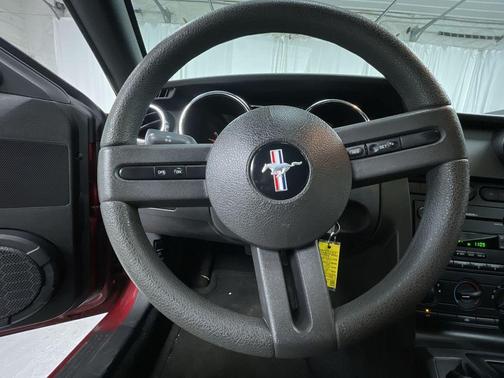 2005 Ford Mustang Deluxe
