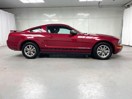 2005 Ford Mustang Deluxe
