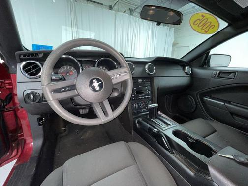 2005 Ford Mustang Deluxe