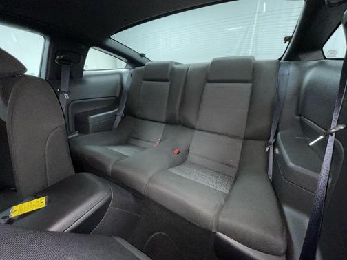 2005 Ford Mustang Deluxe