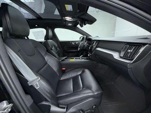 2023 Volvo S60 B5 Plus Black Edition