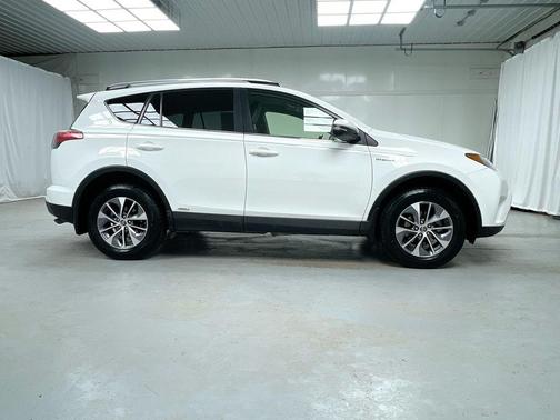 2017 Toyota RAV4 Hybrid XLE