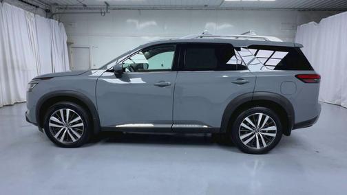 2022 Nissan Pathfinder Platinum 4WD