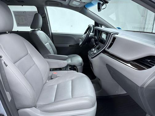 2017 Toyota Sienna XLE Premium