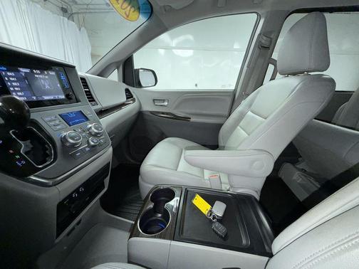 2017 Toyota Sienna XLE Premium
