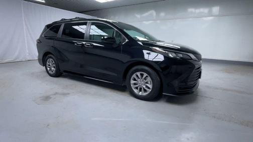 2024 Toyota Sienna LE