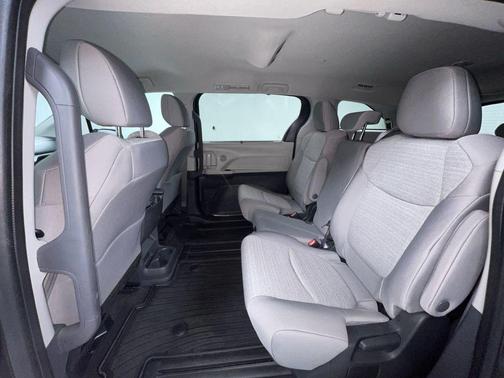 2024 Toyota Sienna LE