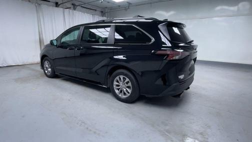 2024 Toyota Sienna LE