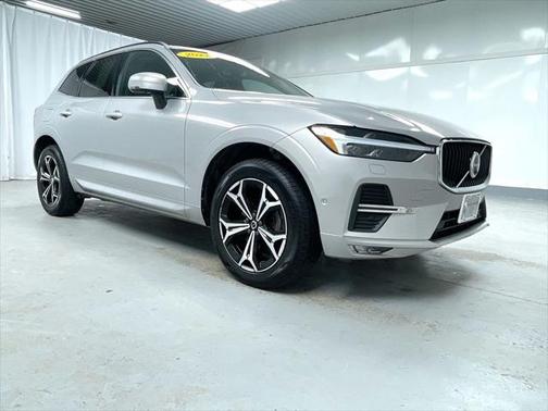 2022 Volvo XC60 B5 Momentum