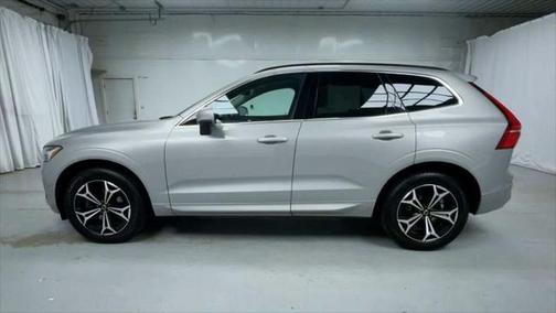 2022 Volvo XC60 B5 Momentum