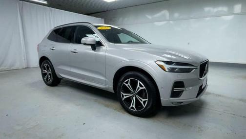 2022 Volvo XC60 B5 Momentum