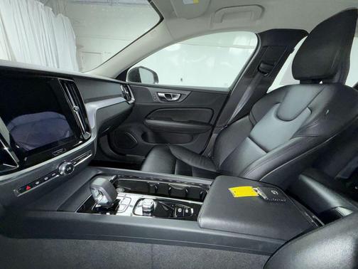 2025 Volvo S60 B5 Core