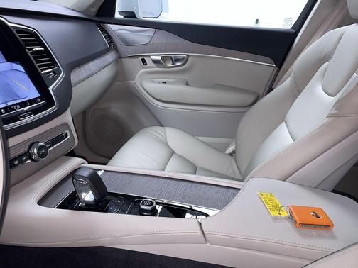 2024 Volvo XC90 B6 Plus Bright Theme 7-Seater