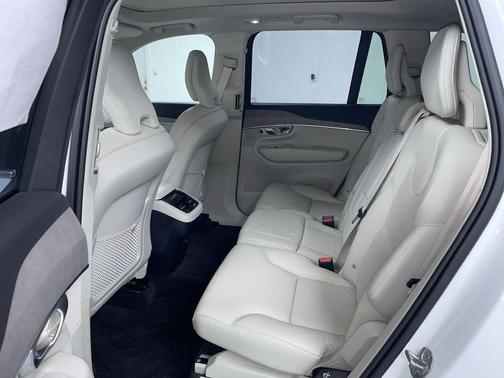 2024 Volvo XC90 B6 Plus Bright Theme 7-Seater