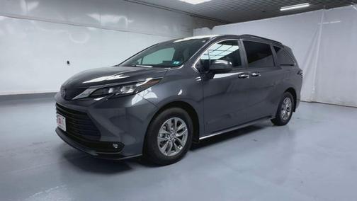 2025 Toyota Sienna XLE