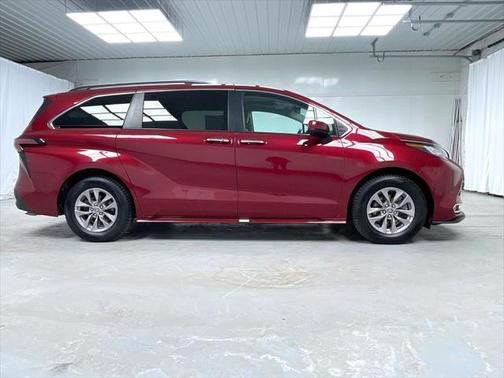 2022 Toyota Sienna XLE 7 Passenger
