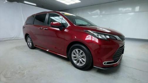 2022 Toyota Sienna XLE 7 Passenger
