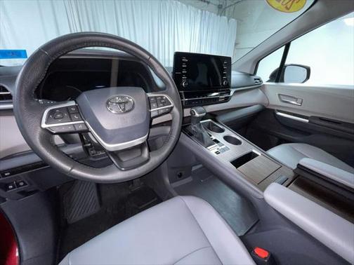 2022 Toyota Sienna XLE 7 Passenger