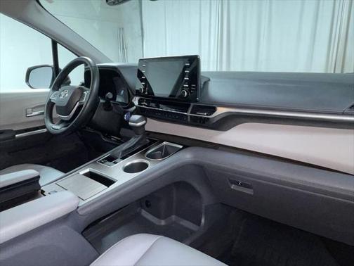 2022 Toyota Sienna XLE 7 Passenger