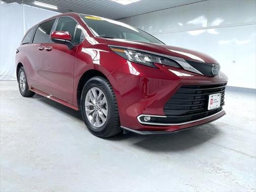 2022 Toyota Sienna XLE 7 Passenger