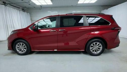 2022 Toyota Sienna XLE 7 Passenger