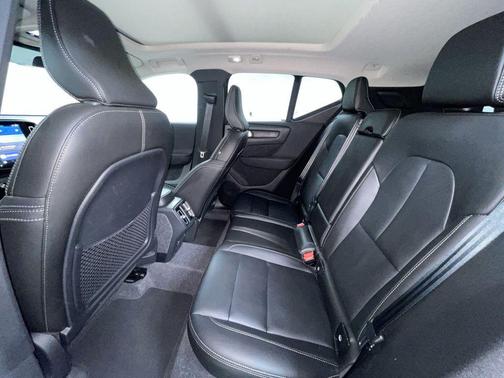 2025 Volvo XC40 B5 Plus Bright Theme