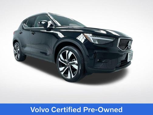 2025 Volvo XC40 B5 Plus Bright Theme
