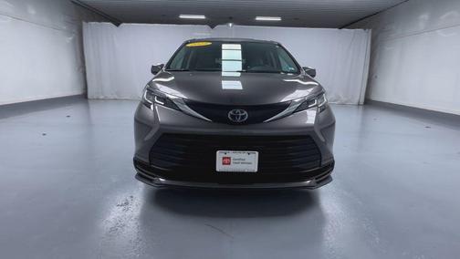 2023 Toyota Sienna LE