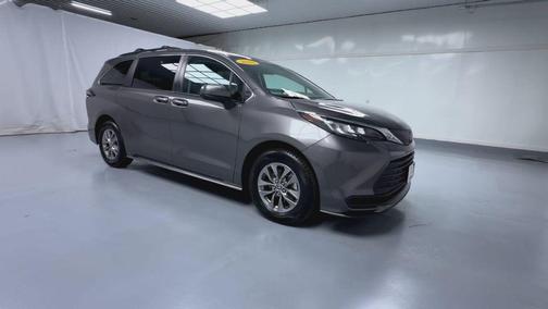 2023 Toyota Sienna LE