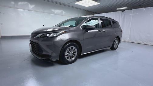2023 Toyota Sienna LE