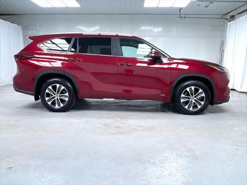 2024 Toyota Highlander Hybrid XLE