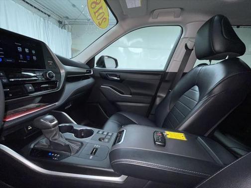 2024 Toyota Highlander Hybrid XLE