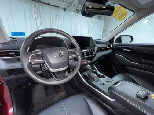 2024 Toyota Highlander Hybrid XLE