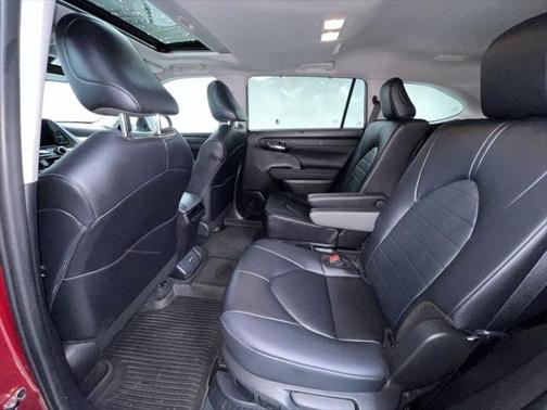 2024 Toyota Highlander Hybrid XLE