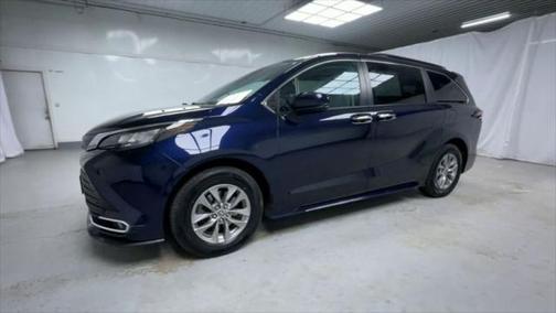 2022 Toyota Sienna XLE 7 Passenger