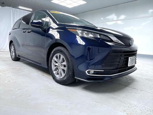2022 Toyota Sienna XLE 7 Passenger