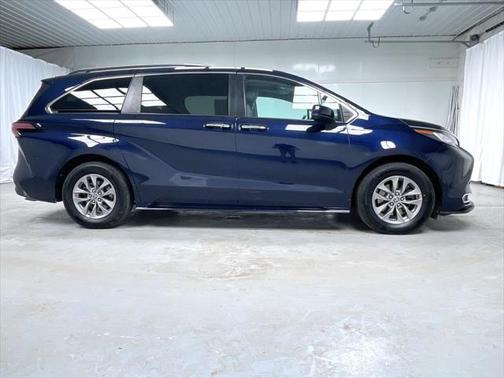 2022 Toyota Sienna XLE 7 Passenger