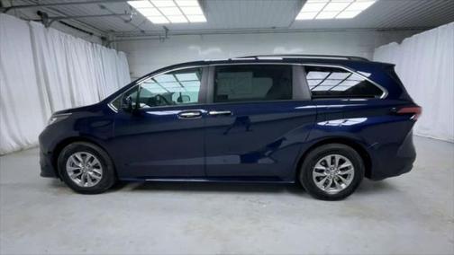 2022 Toyota Sienna XLE 7 Passenger