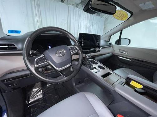 2022 Toyota Sienna XLE 7 Passenger
