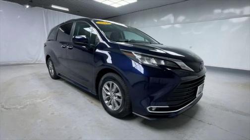 2022 Toyota Sienna XLE 7 Passenger