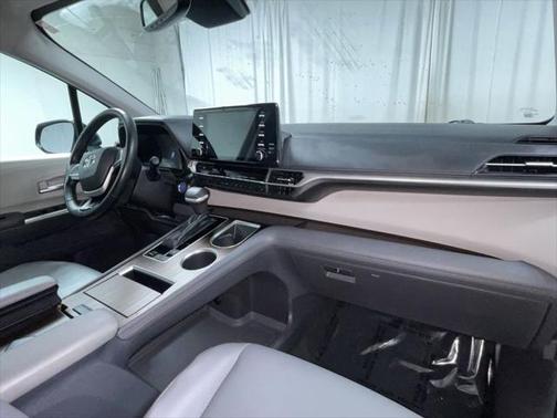 2022 Toyota Sienna XLE 7 Passenger
