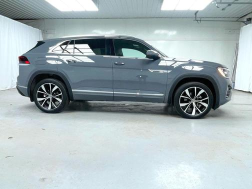 2024 Volkswagen Atlas Cross Sport 2.0T SEL Premium