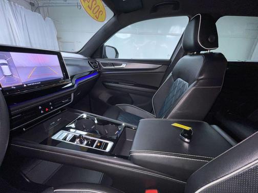 2024 Volkswagen Atlas Cross Sport 2.0T SEL Premium
